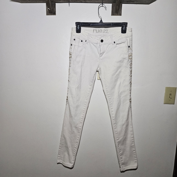 Rue21 Denim - Rue21 Straight Leg Women's Jeans